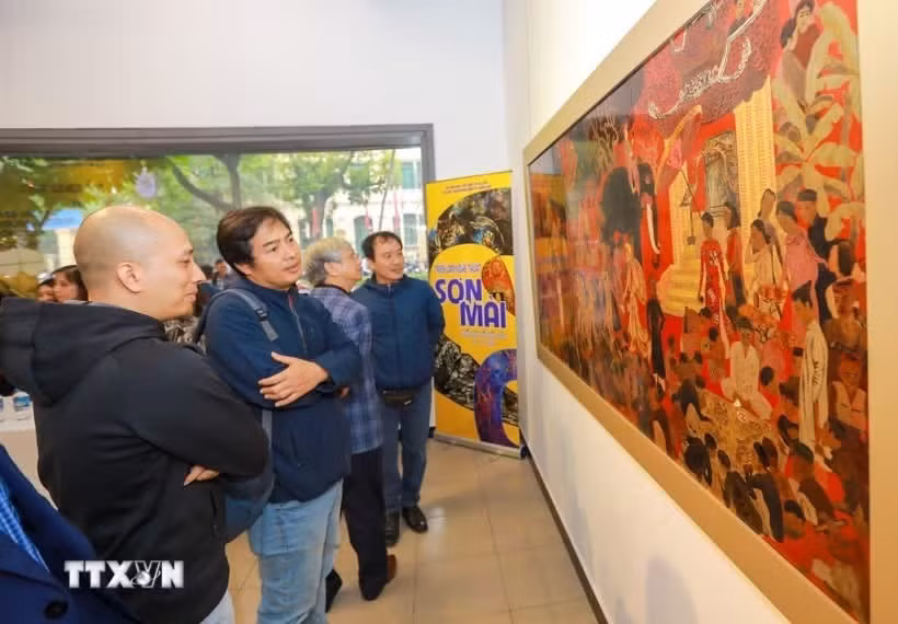 Exposición de arte en laca en Hanoi con motivo del XIV Congreso Nacional del Partido Comunista de Vietnam. (Foto: VNA)