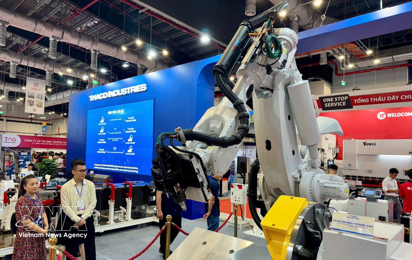 La Exposición – Foro de Industrias Auxiliares 2025 en Ciudad Ho Chi Minh albergó más de 200 stands de empresas nacionales y de inversión extranjera directa. (Foto: VNA)