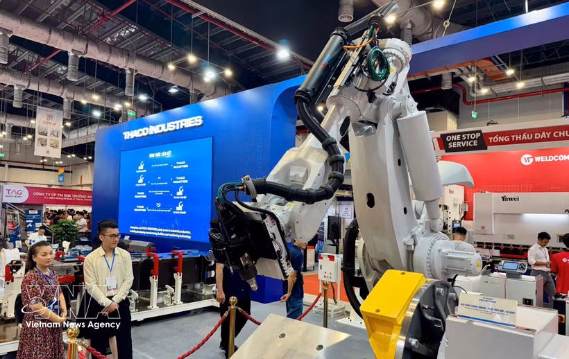La Exposición – Foro de Industrias Auxiliares 2025 en Ciudad Ho Chi Minh albergó más de 200 stands de empresas nacionales y de inversión extranjera directa. (Foto: VNA)
