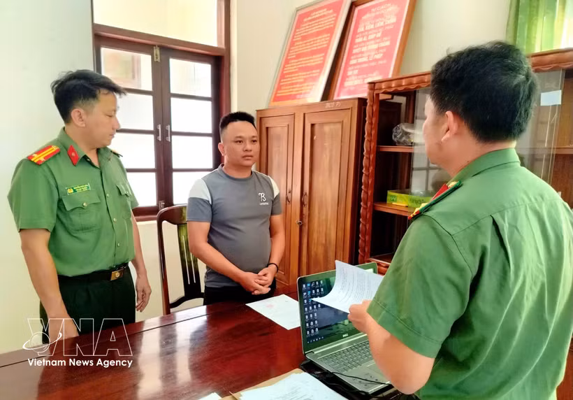 La Policía de Dak Lak decidió iniciar un proceso penal y dictar la prohibición de salida del lugar de residencia contra Vo Quoc Toai (Foto: VNA)