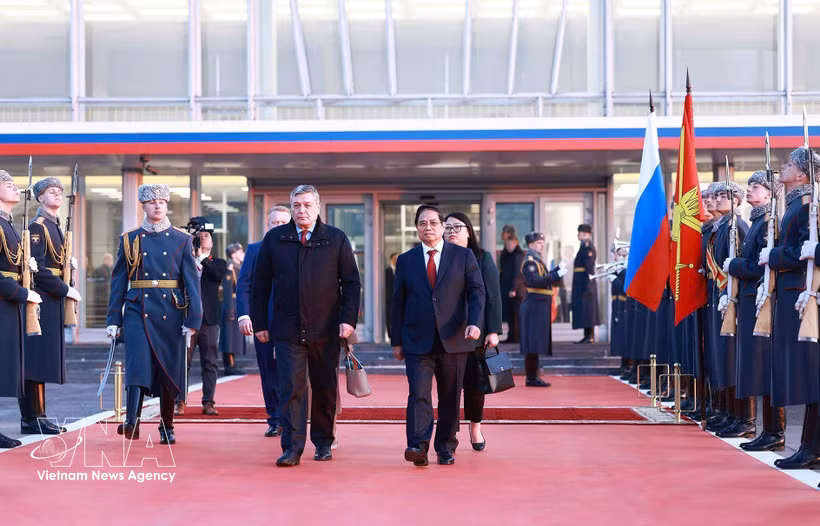 Acto de despedida al primer ministro de Vietnam, Pham Minh Chinh, en el Aeropuerto Vnukovo 2, en Moscú (Foto: VNA)