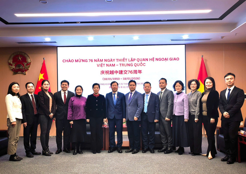 Un acto se celebró en Chongqing para conmemorar el 76.º aniversario del establecimiento de los vínculos diplomáticos entre Vietnam y China (18 de enero) (Foto: VNA)