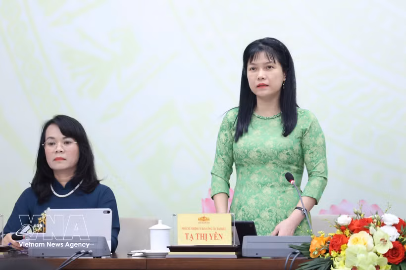 Ta Thi Yen, vicepresidenta de la Comisión de Asuntos de Diputados de la AN, habla en la rueda de prensa (Foto: VNA)