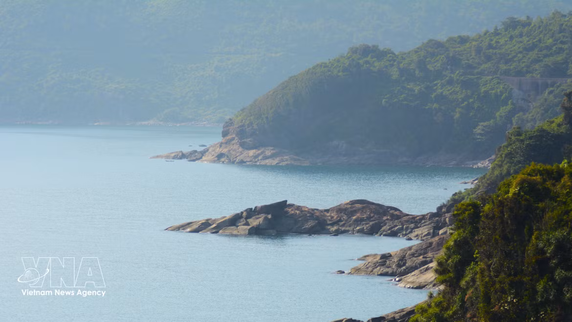 Sumérjase en la cautivadora belleza de la bahía de Lang Co 