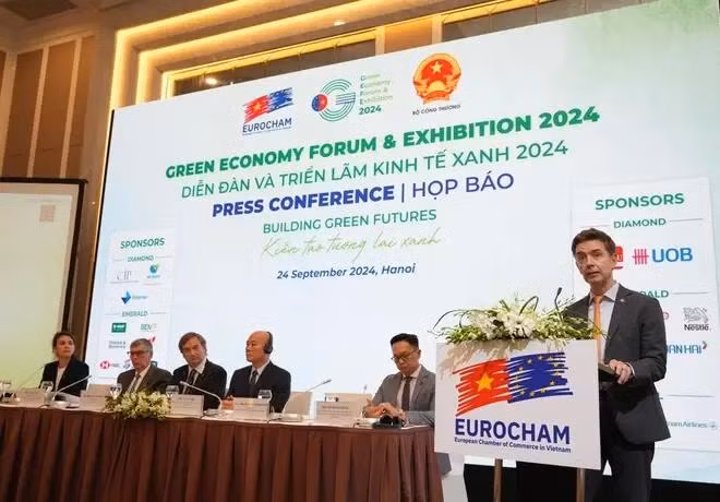 Đại_sứ_EU_tại_Việt_Nam_phát_biểu_tại_sự_kiện_(Ảnh_EuroCham).webp