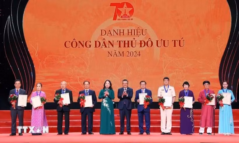 Vinh_danh_Công_dân_Thủ_đô_ưu_tú_năm_2024_Ảnh_TTXVN.webp