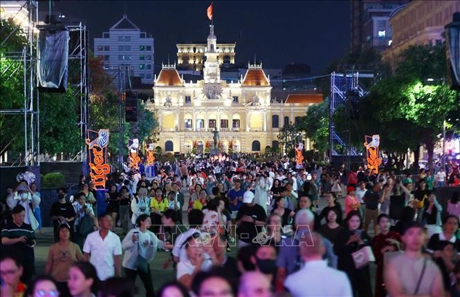 El ambiente de celebración del Año Nuevo 2026 en Ciudad Ho Chi Minh (Foto: VNA)
