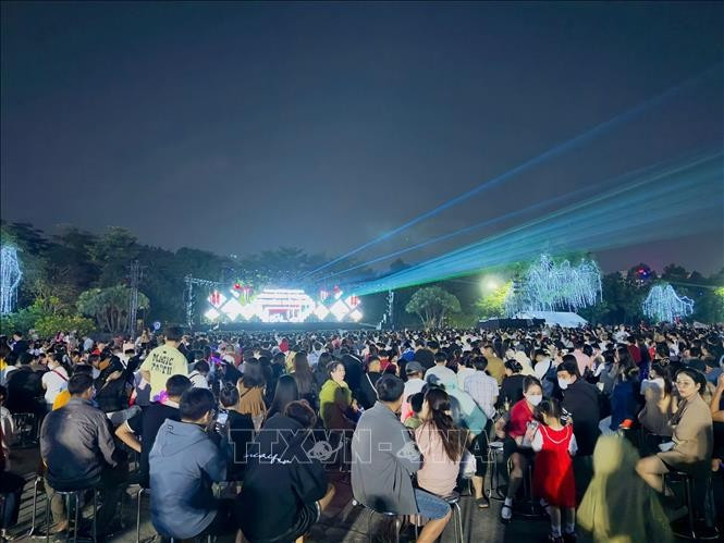 El ambiente de celebración del Año Nuevo 2026 en Ciudad Ho Chi Minh (Foto: VNA)