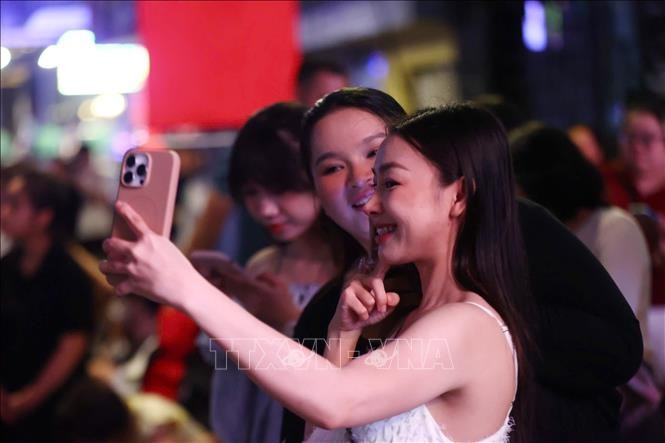 El ambiente de celebración del Año Nuevo 2026 en Ciudad Ho Chi Minh (Foto: VNA)