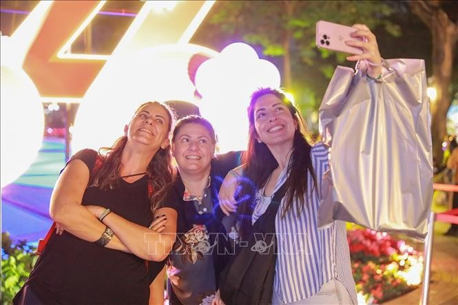 Hanoi en la víspera del Año Nuevo 2026 (Foto: VNA)