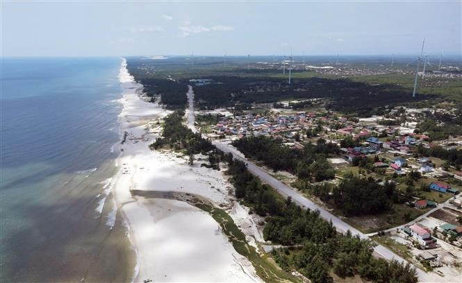 La carretera costera de Quang Tri abre oportunidades de desarrollo para numerosas zonas potenciales a lo largo del litoral. Foto: VNA