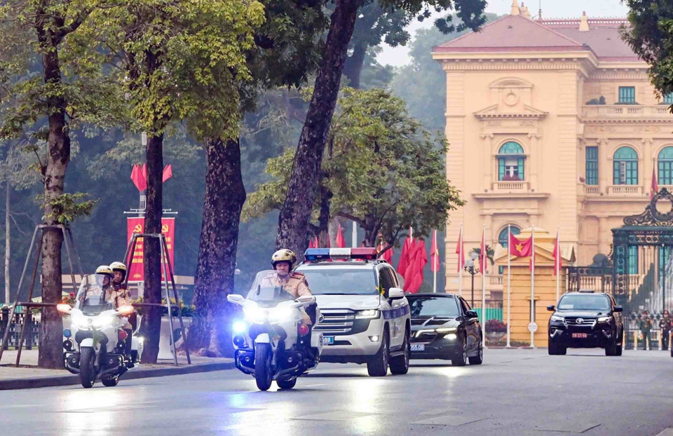 El plan para recibir y escoltar a las delegaciones de invitados se implementó según lo programado, garantizando su seguridad. Foto: VNA