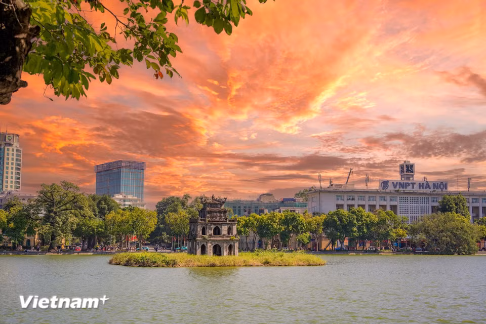 El ocaso en Hanoi es también una de las instantáneas más memorables. Mucha gente dice que la capital vietnamita tiene una estación que es la “estación del atardecer”. (Foto: Vietnam+)