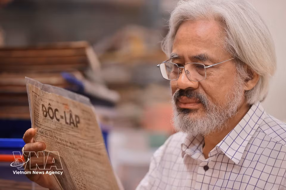 Resaltan en su colección periódicos revolucionarios de los inicios como Cuu Quoc, Doc Lap, Co Giai Phong, Vui Song, y revistas literarias famosas como Phong Hoa y Ngay Nay. (Foto: VNA)