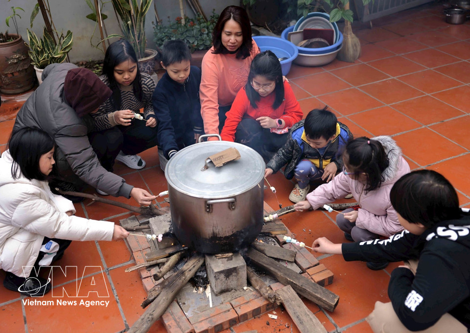 Banh chung no es solo el sabor de la infancia y la reunión familiar, sino también la belleza cultural del pueblo vietnamita durante miles de años. (Foto: Vietnamplus)