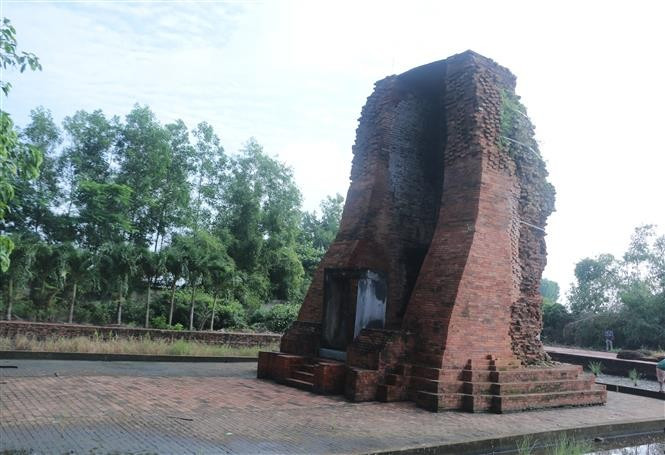 La antigua torre de Vinh Hung, un monumento nacional especial. Foto: VNA