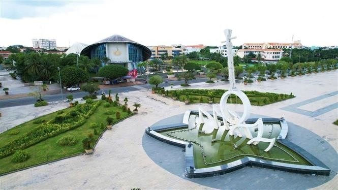 La Plaza Hung Vuong (barrio de Bac Lieu), escenario de numerosos eventos culturales y artísticos, también es un atractivo punto turístico para los visitantes. Foto: VNA