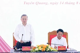 El secretario general del Partido Comunista de Vietnam, To Lam, habla en una sesión de trabajo con el Buró Ejecutivo del Comité Provincial del Partido de Tuyen Quang. (Foto: VNA)