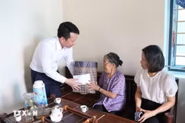 Vietnam ofrece obsequios con motivo del XIV Congreso del Partido y del Año Nuevo Lunar 2026. (Foto: VNA)