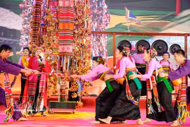 Presentación de fragmentos del Festival Poon Poong de la etnia Muong en la provincia de Thanh Hoa. Foto: VNA