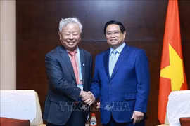 Primer ministro de Vietnam dialoga con líderes de corporaciones chinas