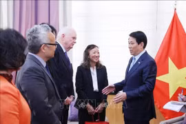 El presidente Luong Cuong recibe a líderes del Instituto Weatherhead de Asia Oriental y del Programa de Vietnam en la Universidad de Columbia. Foto: VNA