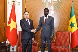 El titular de la Asamblea Nacional de Vietnam, Tran Thanh Man, se reúne con el presidente de Senegal, Bassirou Diomaye Faye. (Fuente: VNA)