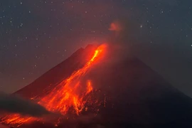 El monte Merapi en Java Central, Indonesia, entró en erupción el 5 de agosto de 2024. (Foto: Xinhua/VNA)