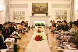 El viceministro de Relaciones Exteriores de Vietnam, Nguyen Manh Cuong, y su homólogo indio, Periasamy Kumaran, copresiden la XIII Consulta Política y el X Diálogo Estratégico entre ambos países. (Fuente: baoquocte.vn)