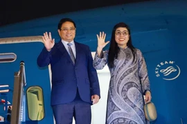 El primer ministro de Vietnam, Pham Minh Chinh, y su esposa parten de Hanoi para asistir a la 3ª. Conferencia de las Naciones Unidas sobre los Océanos, realizar actividades bilaterales en Francia y visitas oficiales a Estonia y Suecia, (Fuente: VNA)
