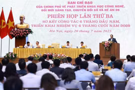 El primer ministro de Vietnam, Pham Minh Chinh, preside la tercera reunión del Comité Directivo del Gobierno sobre el desarrollo de la ciencia, la tecnología, la innovación, la transformación digital y el Proyecto 06. (Fuente: VNA)
