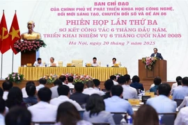El primer ministro de Vietnam, Pham Minh Chinh, preside la tercera reunión del Comité Directivo del Gobierno sobre el desarrollo de la ciencia, la tecnología, la innovación, la transformación digital y el Proyecto 06. (Fuente: VNA)