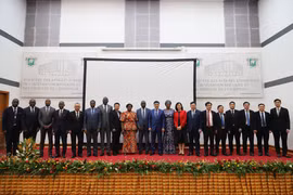 El seminario "Política económica y cooperación entre Vietnam y Costa de Marfil", el 10 de julio de 2025. (Fuente: VNA)
