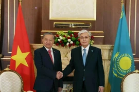 El presidente de Kazajistán, Kassym-Jomart Tokayev, y el secretario general del Partido Comunista de Vietnam, To Lam. (Fuente: VNA)