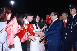 Ceremonia de bienvenida al primer ministro Pham Minh Chinh en aeropuerto. (Fuente: VNA)