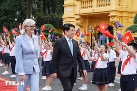 La gobernadora general de Australia, Sam Mostyn, realiza una visita de Estado a Vietnam. (Foto: VNA)