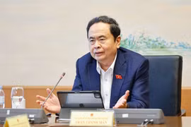 El presidente de la Asamblea Nacional, Tran Thanh Man, habla en la reunión. (Foto: VNA)