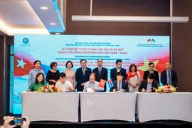 Ceremonia de lanzamiento de la red de biotecnología Vietnam-Cuba en Hanoi, el 28 de agosto. (Foto: VNA)