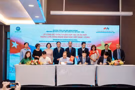 Ceremonia de lanzamiento de la red de biotecnología Vietnam-Cuba en Hanoi, el 28 de agosto. (Foto: VNA)