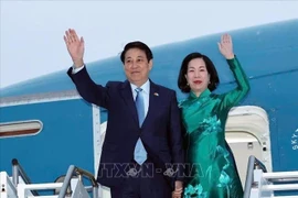 El presidente Luong Cuong y su esposa parten de Nueva York rumbo a su país. Foto: VNA