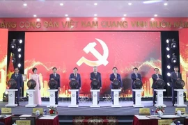 El secretario general del Partido Comunista de Vietnam, To Lam, y los delegados realizaron la ceremonia de lanzamiento de la página informativa del XIV Congreso Nacional del Partido. (Fuente: VNA)