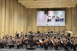La Orquesta Juvenil Asiática interpreta obras maestras de la música clásica. Foto: VNA