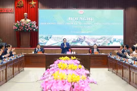 El primer ministro de Vietnam, Pham Minh Chinh, habla en la reunión. (Fuente: VNA) 