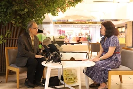 El académico tailandés Kavi Chongkittavorn en una entrevista con la Agencia Vietnamita de Noticias. (Fuente: VNA)
