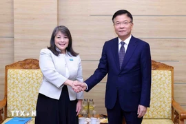 El viceprimer ministro Le Thanh Long y June Kunugi, directora regional de UNICEF para Asia Oriental y el Pacífico. (Foto: VNA)