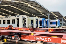 Muchas empresas nacionales participan en los campos como construcción de nuevos vagones, locomotoras, instalación de equipos y materiales ferroviarios. (Fuente: baodautu.vn)