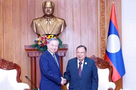 El secretario general del Partido Comunista de Vietnam, To Lam, y el exsecretario general del Partido Popular Revolucionario de Laos y expresidente del país, Bounnhang Vorachith. (Foto: VNA)