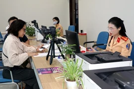 En el Centro de Servicios Administrativos Públicos en Quang Ninh. (Fuente: VNA)