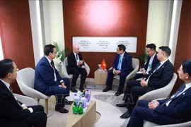 El primer ministro de Vietnam, Pham Minh Chinh, recibe a Dave West, presidente para Asia-Pacífico del grupo Cisco (Estados Unidos). (Fuente: VNA)