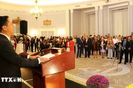 El embajador vietnamita en Canadá, Pham Vinh Quang, habla en la ceremonia conmemorativa por el Día Nacional de Vietnam en septiembre pasado. (Foto de ilustración: VNA)